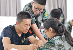 假日讓孩子參加軍事夏令營(yíng)怎么樣
