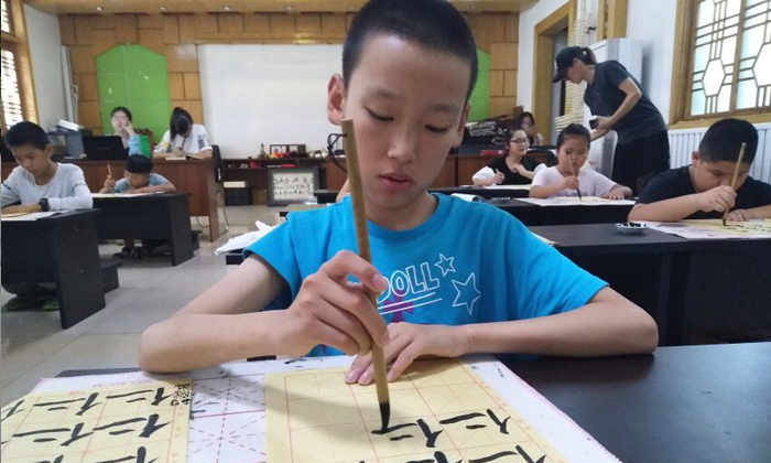 參加濟(jì)南國(guó)學(xué)夏令營(yíng)感受傳統(tǒng)文化魅力