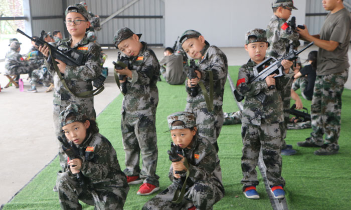 濟(jì)南軍事夏令營(yíng)少兒活動(dòng)讓孩子積極健康成長(zhǎng)