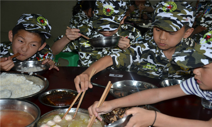  缺乏自律意識(shí)的孩子適合參加景德鎮(zhèn)軍事夏令營嗎