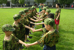 井岡山軍事夏令營提升孩子綜合能力