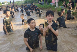 參加井岡山軍事夏令營培養(yǎng)孩子的堅韌個性