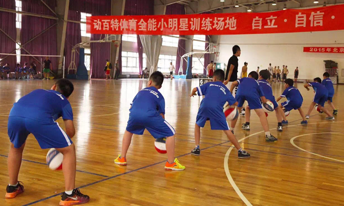 參加金華籃球夏令營(yíng)課程有什么收獲呢？.jpg