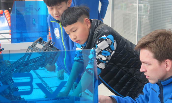 機(jī)器人夏令營(yíng)