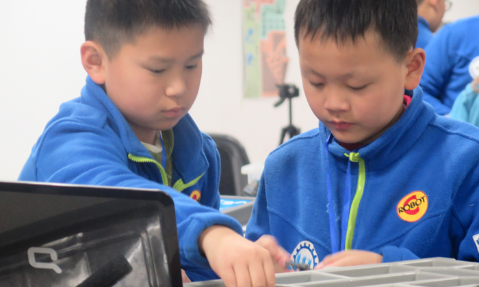 機(jī)器人夏令營(yíng)