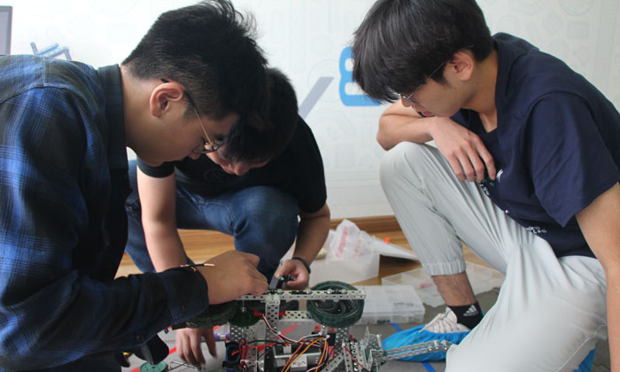 機器人夏令營激發(fā)孩子學(xué)習(xí)興趣！.jpg