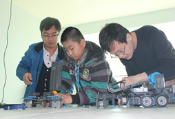 孩子們在暑期機(jī)器人夏令營能學(xué)到什么？