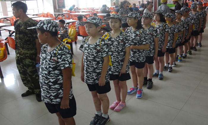 深圳軍旅文化夏令營(yíng)圓孩子當(dāng)軍人的夢(mèng)想