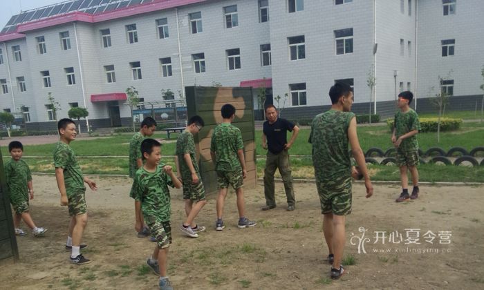 國(guó)防素質(zhì)軍事夏令營(yíng)