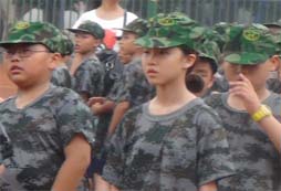 軍事夏令營讓孩子更加堅(jiān)強(qiáng)
