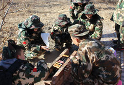 軍事夏令營讓孩子受到挫折不再害怕！