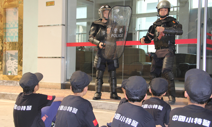 青少年警訓(xùn)夏令營(yíng)