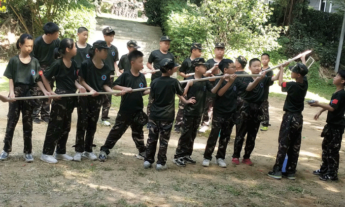 軍事夏令營.gif