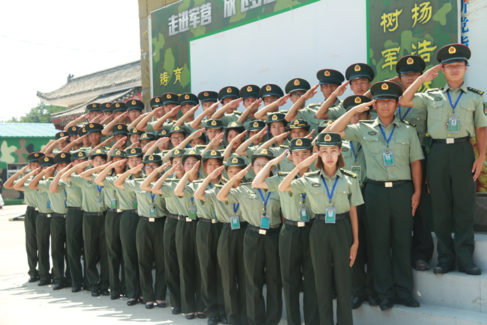 上海軍事化主題夏令營(yíng)