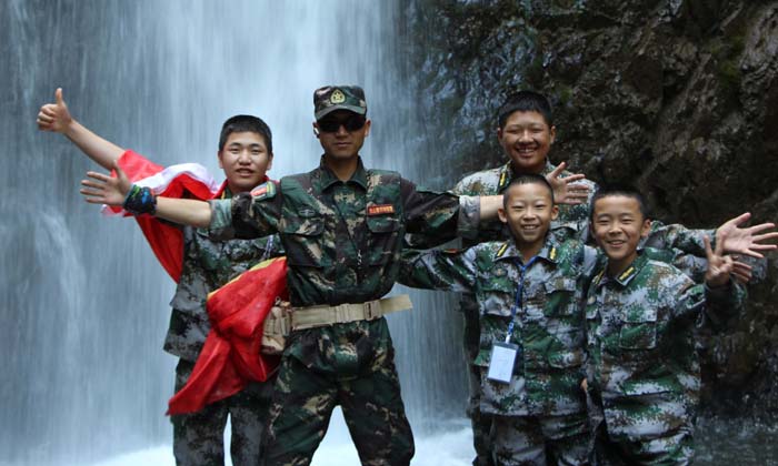 軍事夏令營(yíng)讓孩子自立自強(qiáng)！.jpg