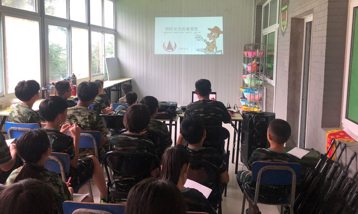 軍事夏令營(yíng)收費(fèi)