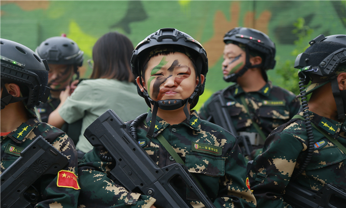 熱門軍事夏令營(yíng)