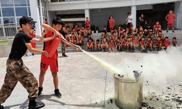 軍事夏令營(yíng)收費(fèi)