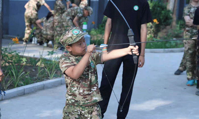 小學(xué)生軍事夏令營(yíng)多少錢