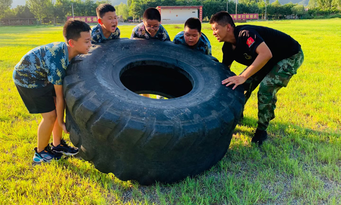 北京軍事冬令營(yíng)貴不貴