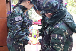 參加軍旅夏令營(yíng)來(lái)一場(chǎng)心與心的互動(dòng)！