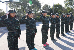 想要孩子有所改變就來參加軍事化夏令營啊