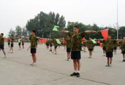 暑假參加軍事夏令營(yíng)培養(yǎng)孩子責(zé)任意識(shí)
