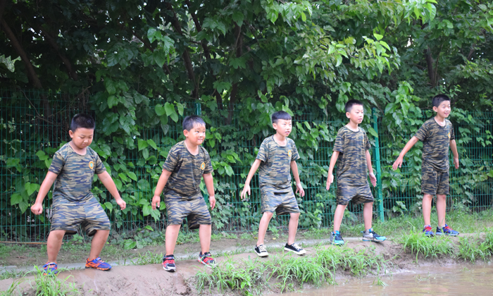 廣西武宣小小特種兵夏令營