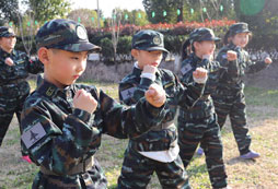 參加軍旅團(tuán)營(yíng)排為孩子的成長(zhǎng)畫上一個(gè)完美的句號(hào)