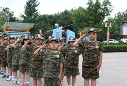 軍事夏令營對孩子的成長有什么幫助？