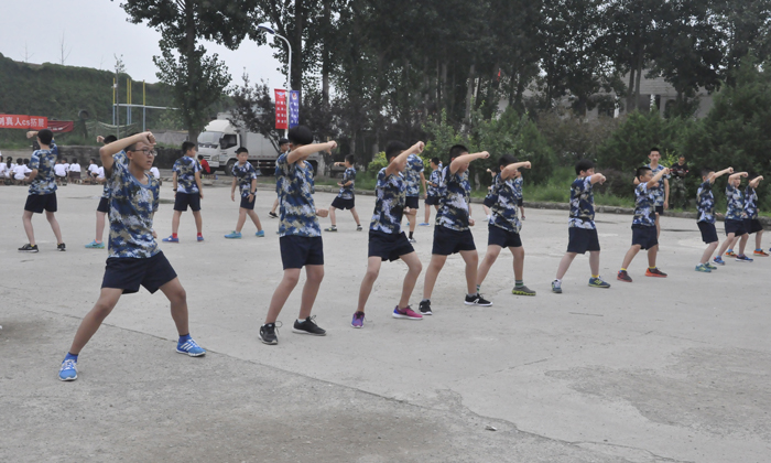 12歲軍訓(xùn)夏令營(yíng)