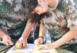 軍事夏令營讓孩子體驗(yàn)人生的酸甜苦辣！