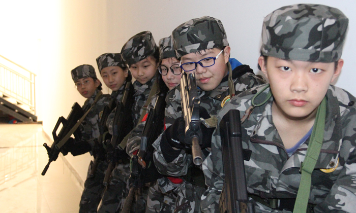 孩子去軍事夏令營
