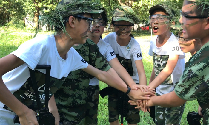 國(guó)防素質(zhì)軍事夏令營(yíng)