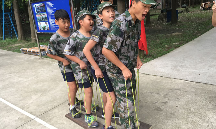 參加軍事吃苦夏令營可以學(xué)到什么.jpg