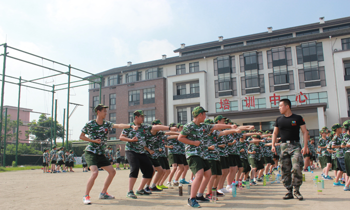 軍事夏令營