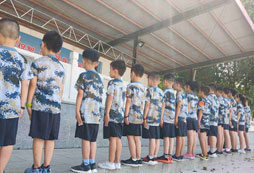 參加建軍節(jié)夏令營讓孩子成為更開朗！