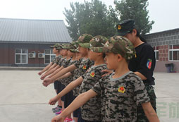 參加軍訓夏令營需要帶什麼東西？