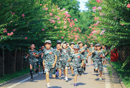 國(guó)內(nèi)暑期哪里有軍訓(xùn)夏令營(yíng)？