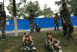 暑假軍訓(xùn)夏令營帶給孩子頗多收獲！