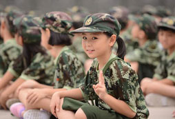 讓我們一起來體驗(yàn)不同于學(xué)校的感受。