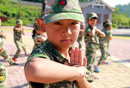 孩子參加軍訓(xùn)夏令營需要攜帶那些東西？