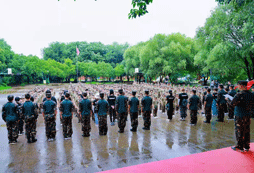 參加軍訓(xùn)夏令營(yíng)讓孩子發(fā)掘自己的潛能