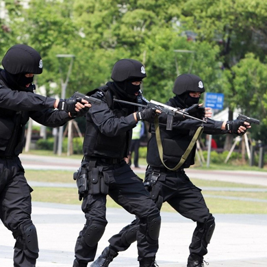 軍威特訓(xùn)營(yíng)給孩子一個(gè)軍事假期
