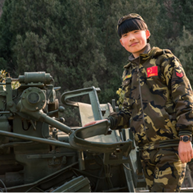 參加暑期軍事特訓(xùn)激勵(lì)孩子心智成長(zhǎng)