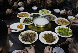 鄭州軍事夏令營(yíng)讓孩子自強(qiáng)自立