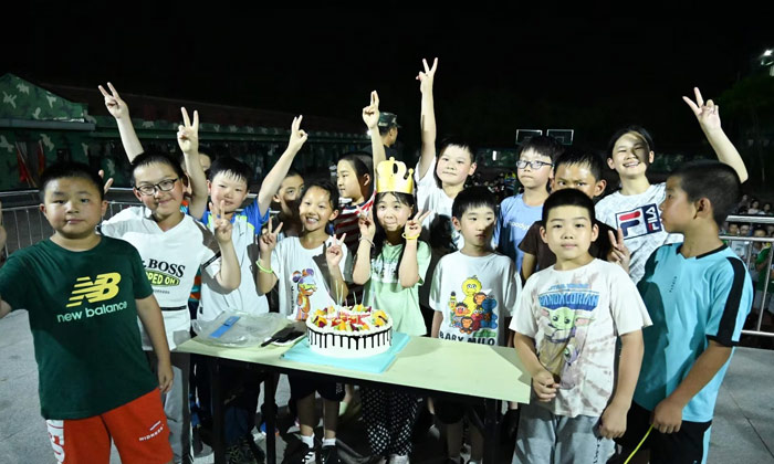 學員過生日合照