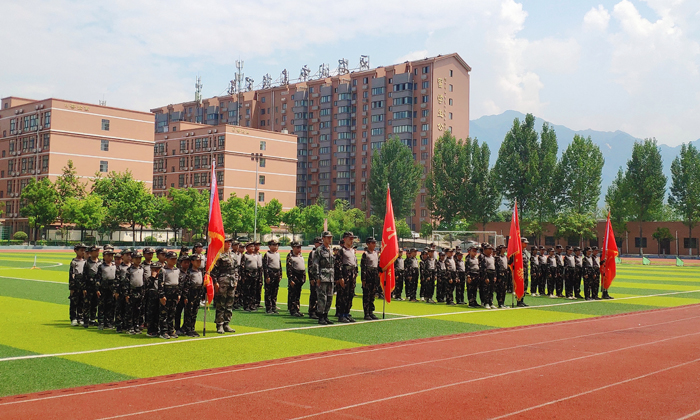 站軍姿，磨煉意志