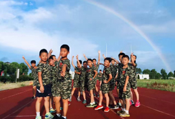 參加康定軍事夏令營(yíng)活動(dòng)感受假日生活豐富多彩！