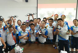 參加科學初中生夏令營激發(fā)孩子的探索精神！